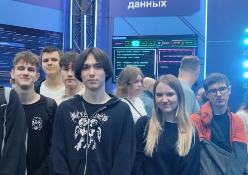 Превью Студенты специальности Сетевое и системное администрирование на Форуме колледжей 21-03-2026