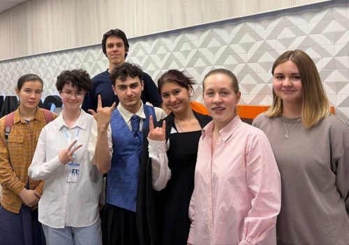 Превью Молодые таланты демонстрируют инновационные идеи в рамках федеральной программы поддержки молодежного предпринимательства 18-04-2025